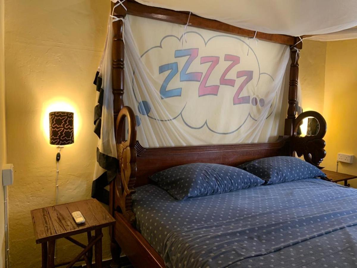 Diani Backpackers (adults Only) *